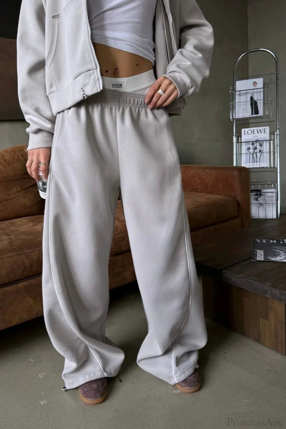 Conjunto de dos piezas de pantalones rectos con capucha y bloques de color deportivos