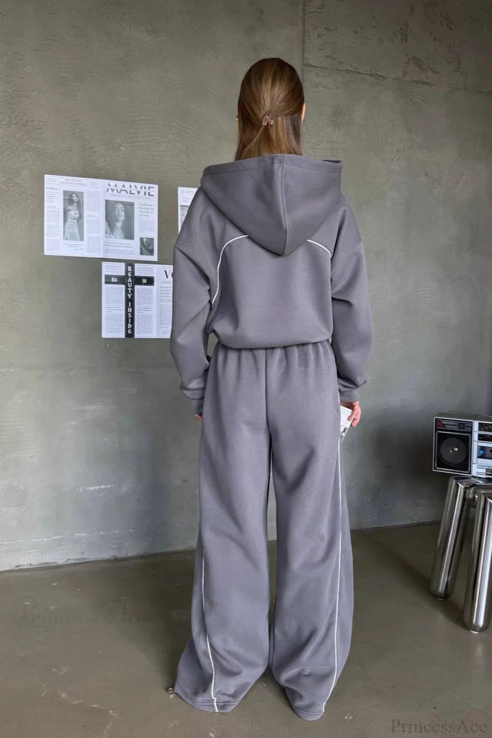 Conjunto de dos piezas de pantalones rectos con capucha y bloques de color deportivos