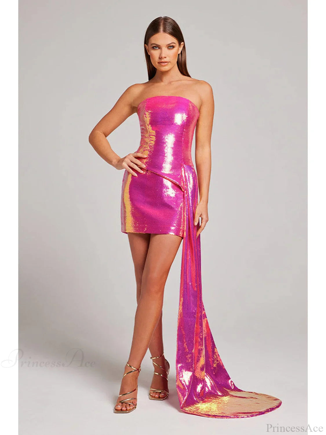 Dvoudílné plesové šaty bez ramínek s páskem a flitry