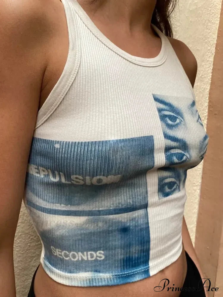 Ritratto di Strada Ragazza a Righe Moda Canottiera Senza Maniche con Spalle Scoperte Taglio Stretto Bambina Attillata Stile Corto Y2K Estetica EMO