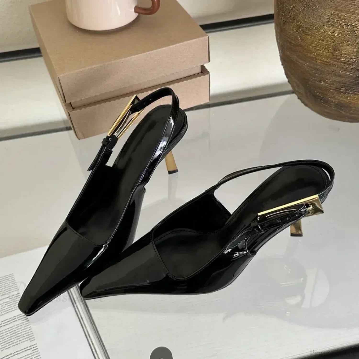 Sandália Slingback Estilo Street Sexy com Fivela Metálica, Bico Quadrado e Salto Baixo