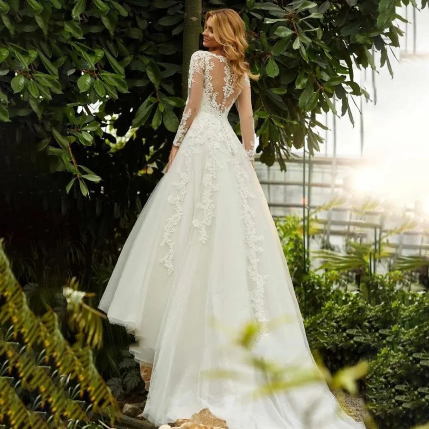 Vestido de boda transparente de manga larga con escote en V