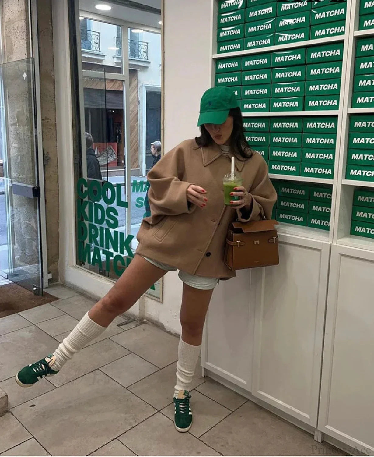 Manteau en laine kaki à revers d'époque