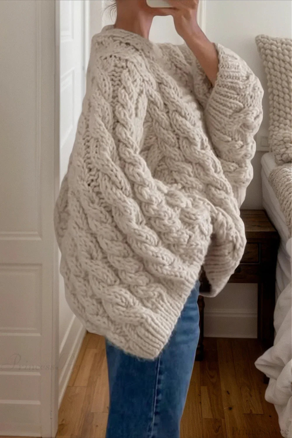 Maglione largo vintage con scollo rotondo e maniche a campana elegante