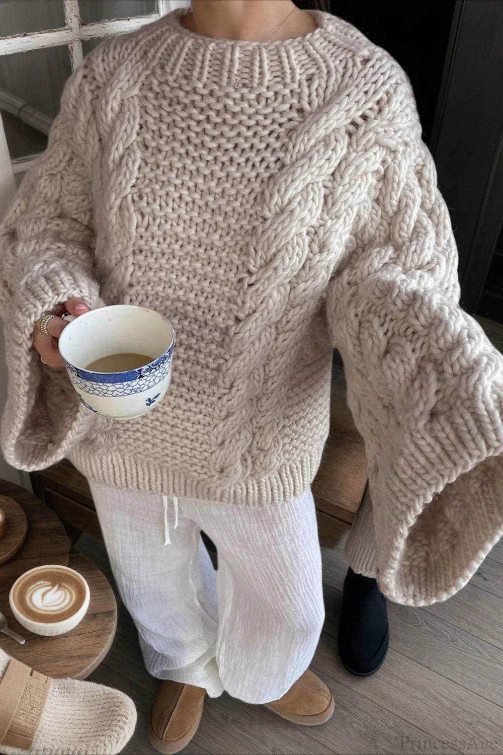 Maglione largo vintage con scollo rotondo e maniche a campana elegante