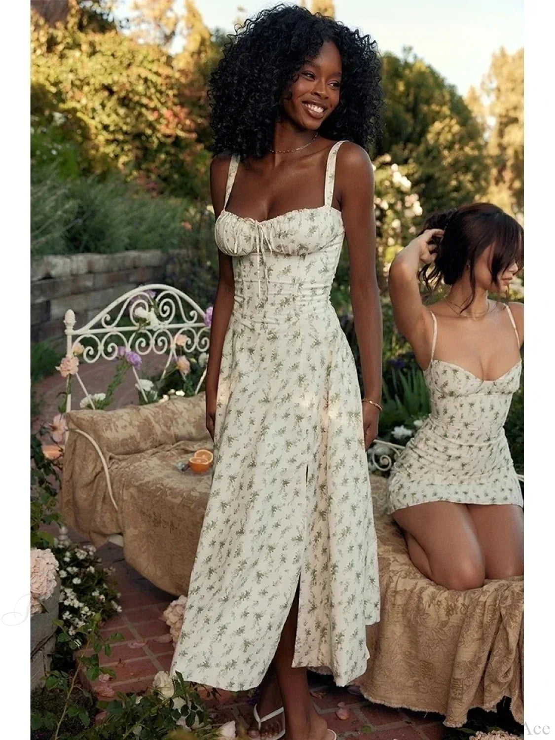 Vestido floral con tirantes finos y cinturón de cintura