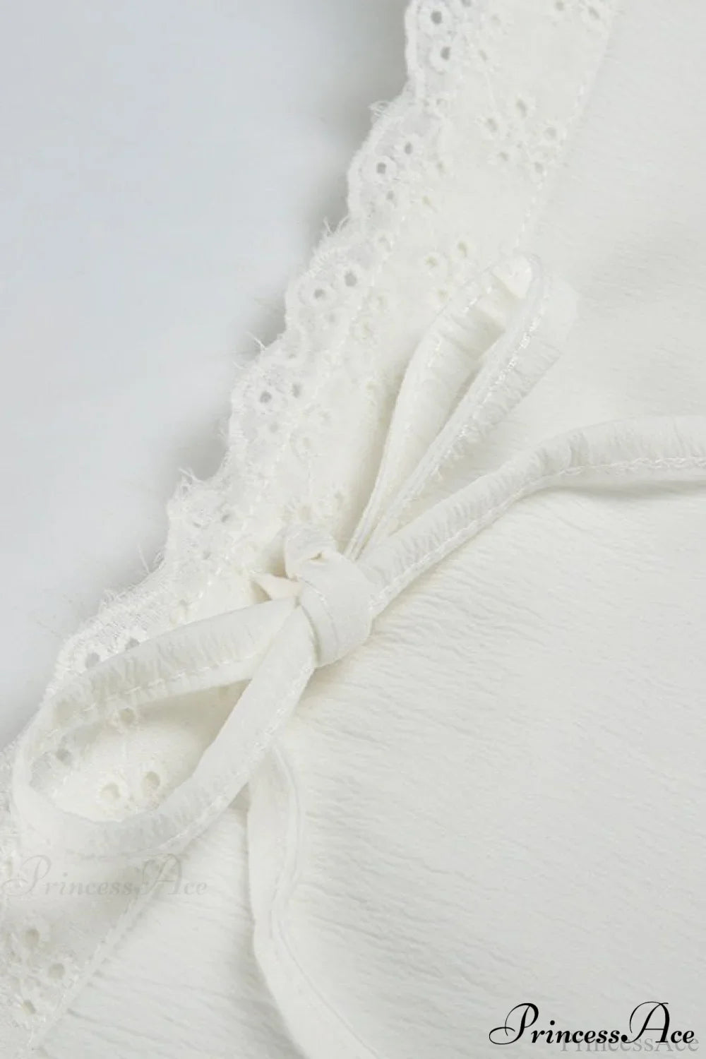 Weißer Spitzenbesatz Stufiger Minirock