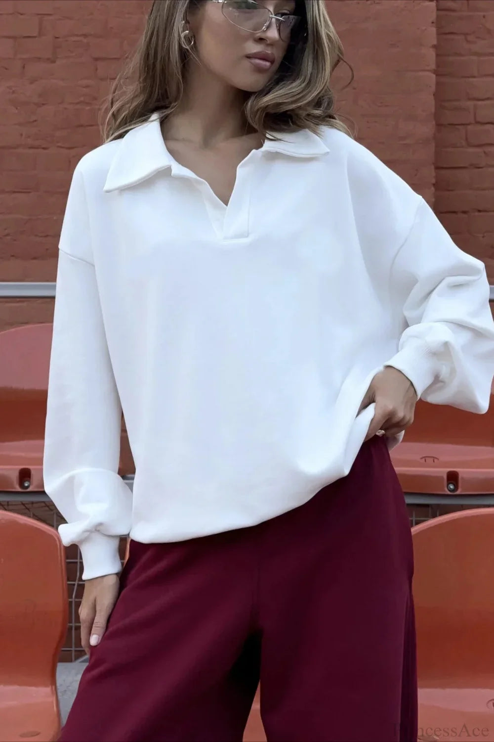 Haut blanc ample Pantalon rouge élastique Ensemble deux pièces